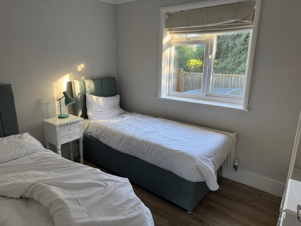Lot: 6 - TWO-BEDROOM HOLIDAY BUNGALOW - The smaller of the two bedrooms